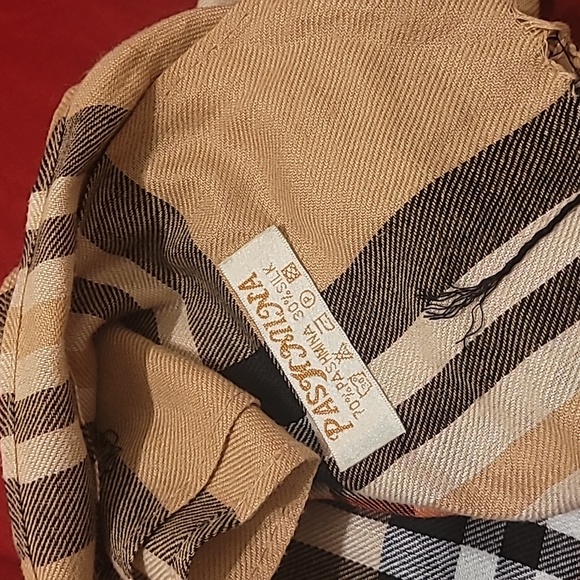 Pashmina - Picture 3 of 3